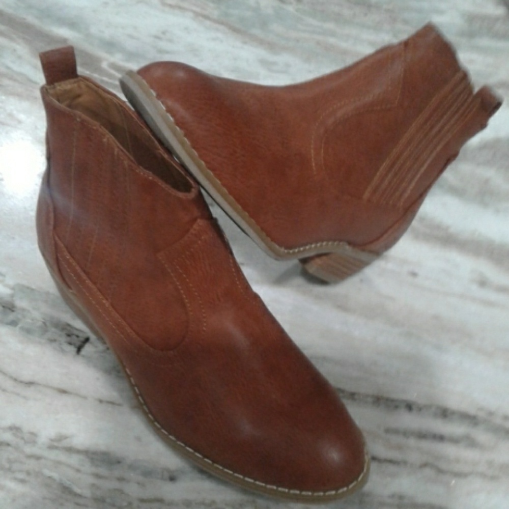 Woman's Western Ankle Boots Cognac 7.5 NWOT